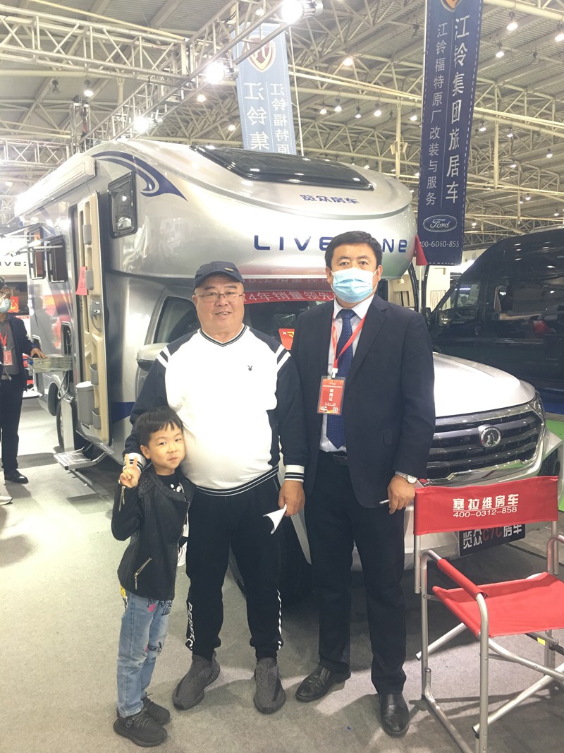 從這選房車的顧客怎么這么多？