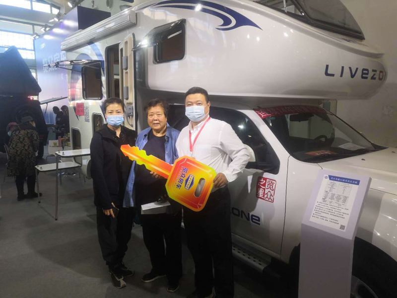 從這選房車的顧客怎么這么多？
