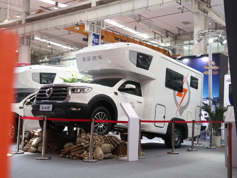 年度新車、自動(dòng)檔、四驅(qū)，能選的房車