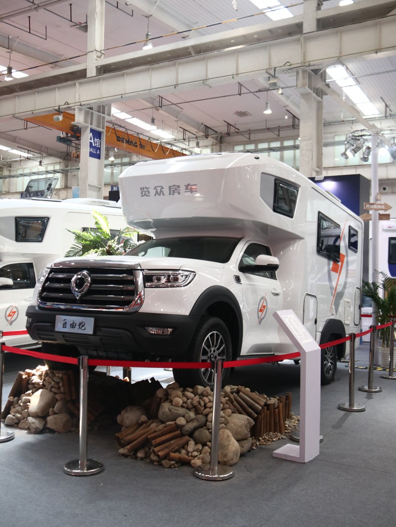 年度新車、自動(dòng)檔、四驅(qū)，能選的房車
