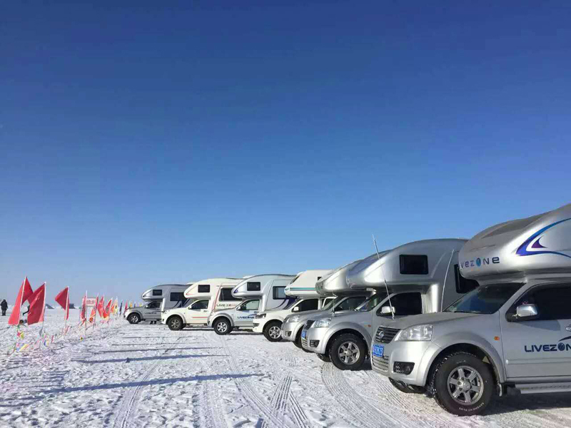 踏雪前行，房車也能雪地越野