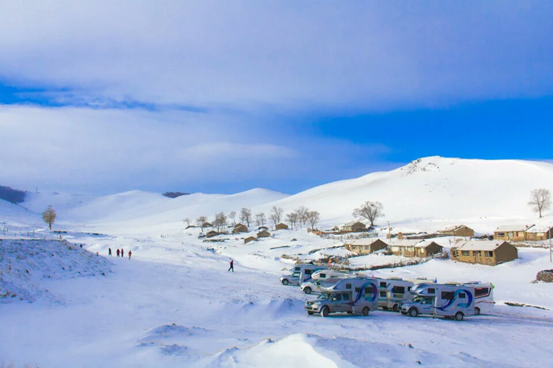 踏雪前行，房車也能雪地越野