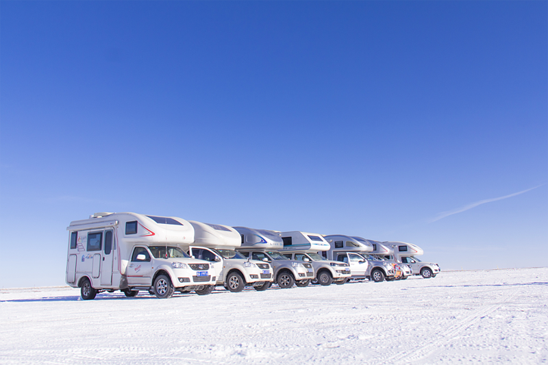 踏雪前行，房車也能雪地越野