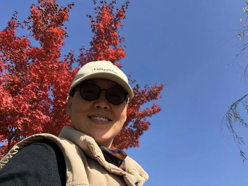 58歲的她，自駕房車旅居，一人兩犬，活成了自己喜歡的樣子