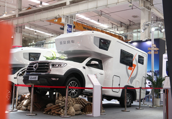 年度新車、自動檔、四驅(qū)，能選的房車